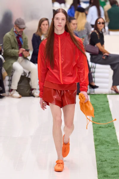Look 18